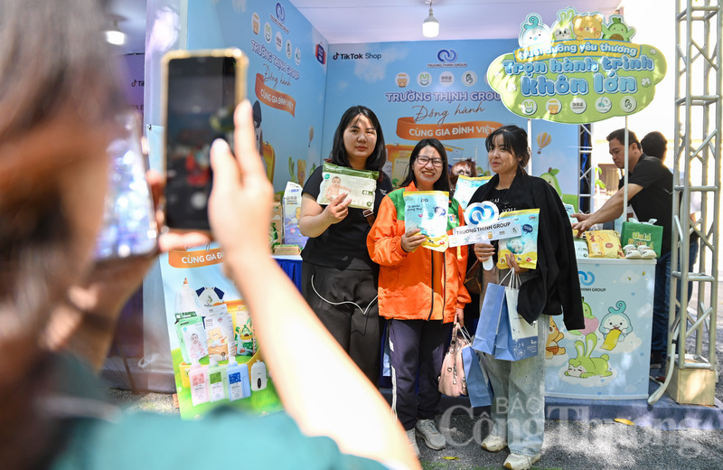 Lễ hội Vouchers – Siêu ưu đãi mang đến nhiều chương trình giảm giá và khuyến mãi lớn từ các sàn thương mại điện tử và thương hiệu uy tín.