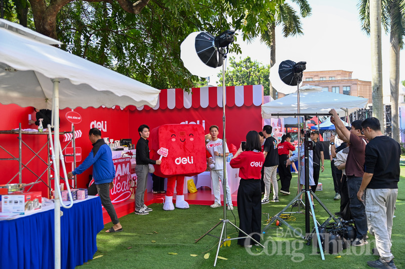 Online Friday 2025 hướng đến trải nghiệm “Vui là sắm, sắm là vui” và “An toàn - An tâm - An vui”, tập trung quảng bá sản phẩm uy tín, chính hãng và tăng cường công cụ bảo vệ người tiêu dùng trước hàng giả, gian lận. Các nền tảng số và đối tác cũng triển khai nhiều hoạt động nội dung - giải trí - mua sắm trẻ trung, tạo sức hút rộng rãi.