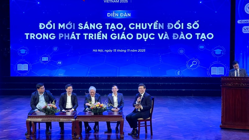 Phiên thảo luận chuyên sâu tại diễn đàn Đổi mới sáng tạo, chuyển đổi số trong phát triển giáo dục và đào tạo. Ảnh: Phương Hà