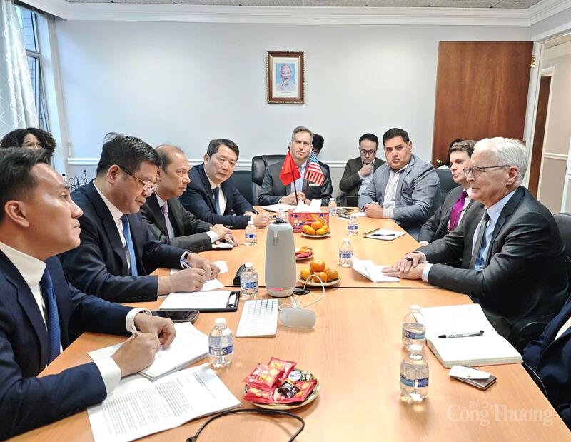 Cũng trong buổi làm việc, đại diện lãnh đạo các doanh nghiệp thuộc Hiệp hội Công nghiệp bán dẫn Hoa Kỳ đã chia sẻ những góc nhìn sâu hơn về triển vọng hợp tác với Việt Nam trong bối cảnh chuỗi cung ứng bán dẫn toàn cầu đang dịch chuyển mạnh mẽ.