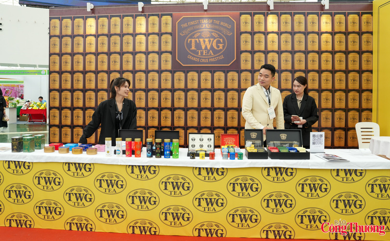 Nhiều thương hiệu trà đen nổi tiếng trên thế giới cũng góp mặt trong triển lãm lần này.