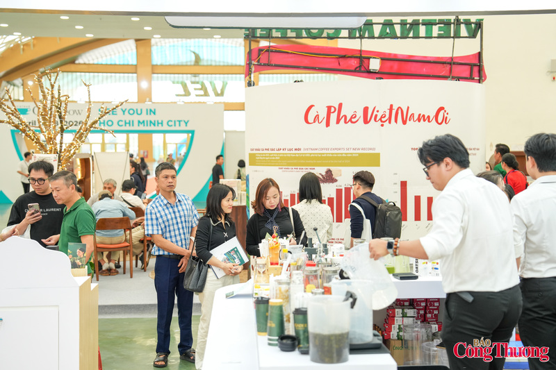 Khu vực cà phê đặc sản cho thấy chỉ trong 5 năm, số nhà rang xay specialty tại Việt Nam tăng gấp ba, đánh dấu sự chuyển dịch từ thị trường đại trà sang phân khúc chất lượng cao, hướng đến chinh phục thị trường châu Âu và Bắc Mỹ.