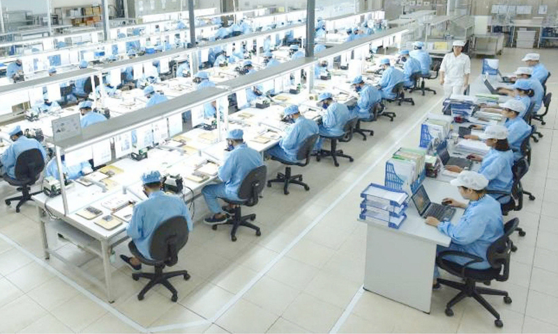 Sản xuất linh kiện gốm áp điện tại Công ty cổ phần Công nghệ thế hệ mới HANEL PT. Ảnh: BN