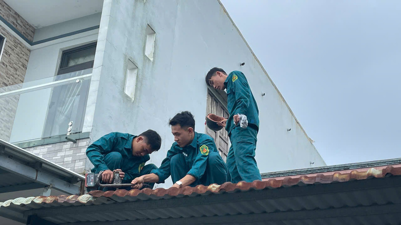 Chính quyền địa phương đã có mặt để giúp người dân khắc phục thiệt hại ban đầu.