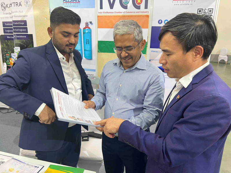 Doanh nghiệp hai nước kết nối trực tiếp tại phiên làm việc B2B. Ảnh: NVCC