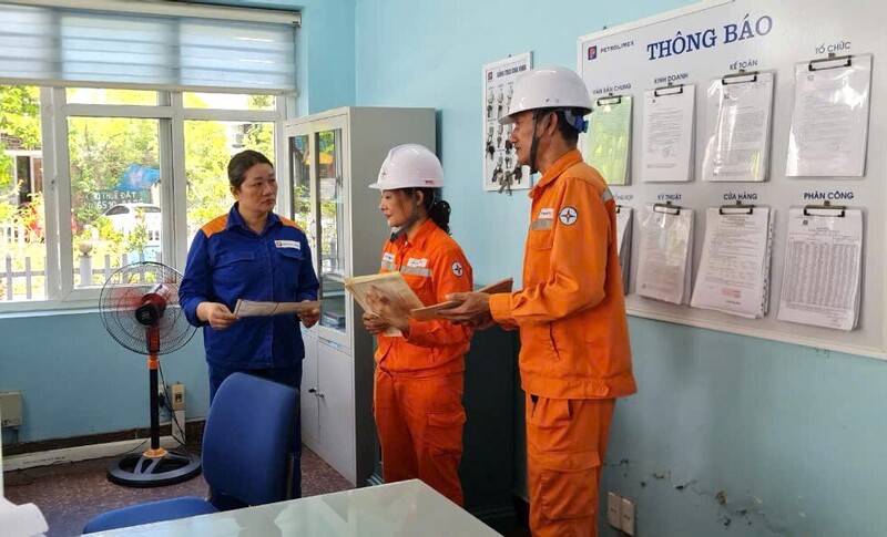 Mỗi thợ điện một tuyên truyền viên tích cực trong công tác bảo vệ an toàn hành lang lưới điện