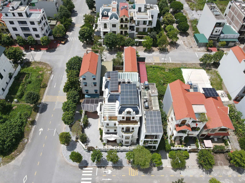 Hệ thống điện mặt trời mái nhà tại các hộ dân ở Phường Hạ Long, tỉnh Quảng Ninh. ảnh: PC Quảng Ninh.