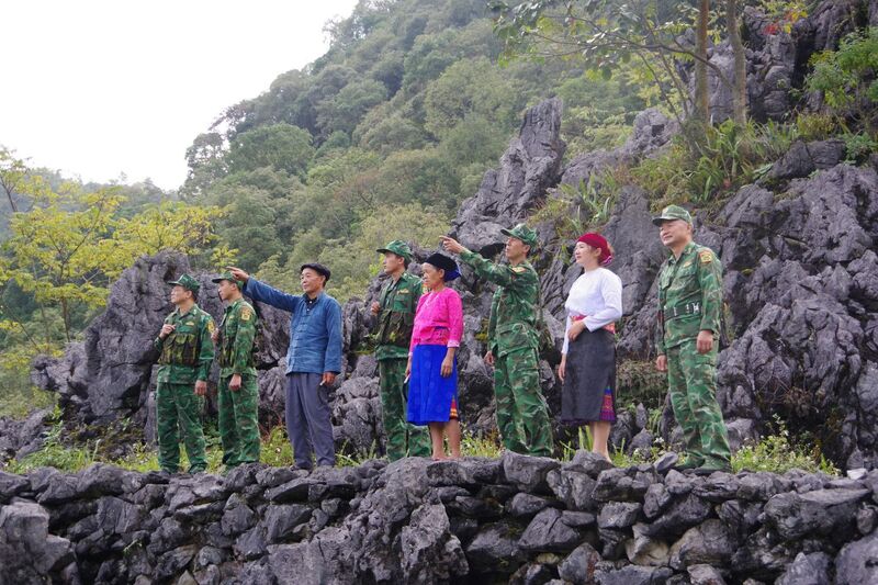 Người dân xã Sà Phìn và Đồn Biên phòng Phó Bảng tuần tra bảo vệ biên giới