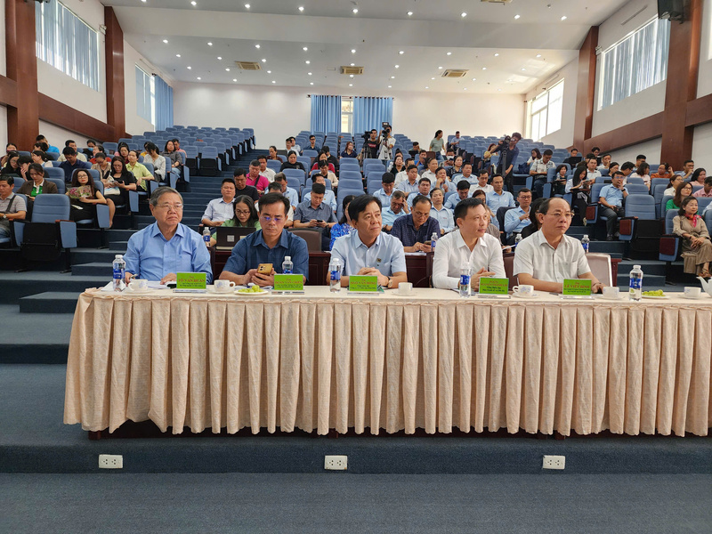 Các đại biểu tham dự hội thảo.