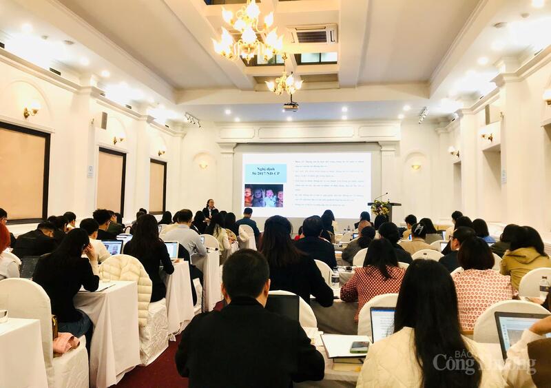 Khóa tập huấn về bảo vệ và hỗ trợ trẻ em tương tác lành mạnh, sáng tạo trên môi trường mạng. Ảnh: Hoa Quỳnh