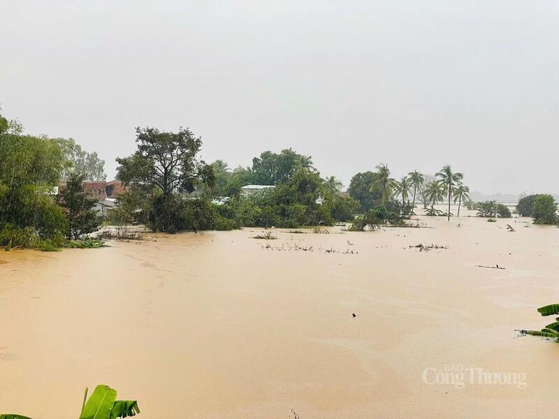 Nhiều khu vực ngập sâu trong nước.