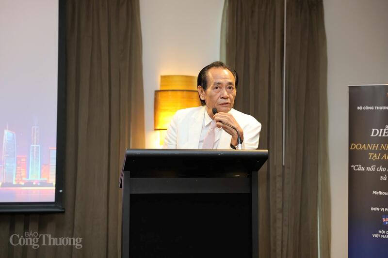 Η επιχειρηματίας Nguyen Ngoc My, πρόεδρος του ομίλου Vabis, μίλησε στο φόρουμ. Φωτογραφία: Nguyen Minh