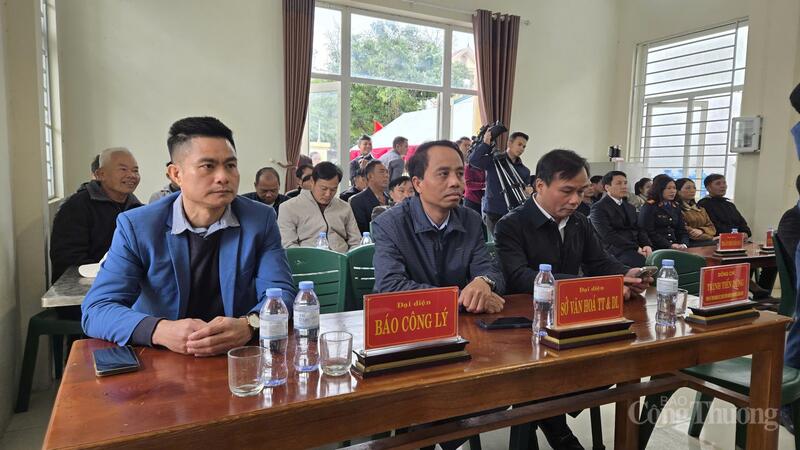 Các đại biểu tham gia phiên tòa giả định