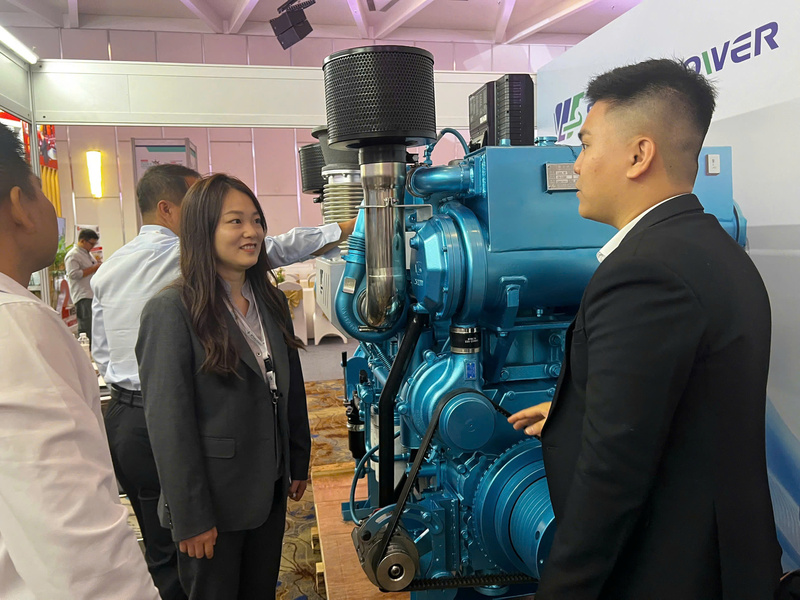 Các doanh nghiệp tích cực trao đổi, giao thương, tìm kiếm cơ hội hợp tác.