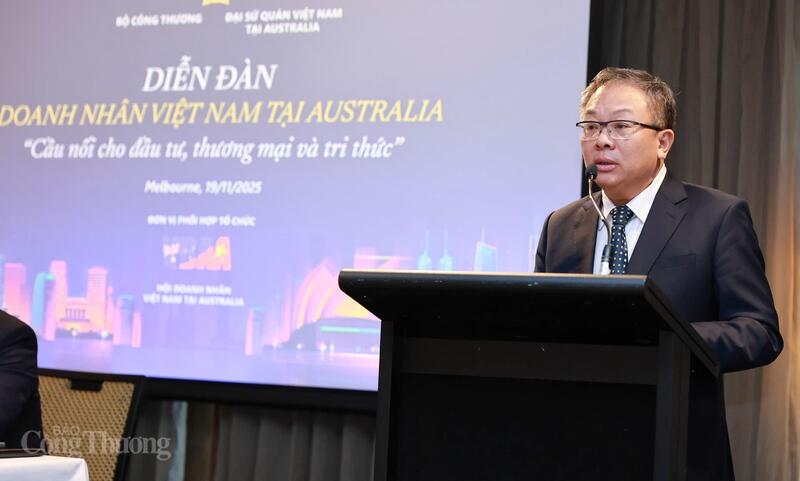 Ο Αναπληρωτής Γενικός Διευθυντής του EVN Pham Hong Phuong μιλά στο φόρουμ. Φωτογραφία: Nguyen Minh