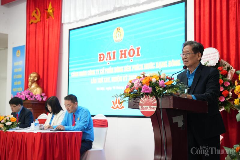 Ông Nguyễn Đoàn Thăng - Chủ tịch HĐQT kiêm Tổng giám đốc Công ty Cổ phần Bóng đèn Phích nước Rạng Đông phát biểu tại Đại hội