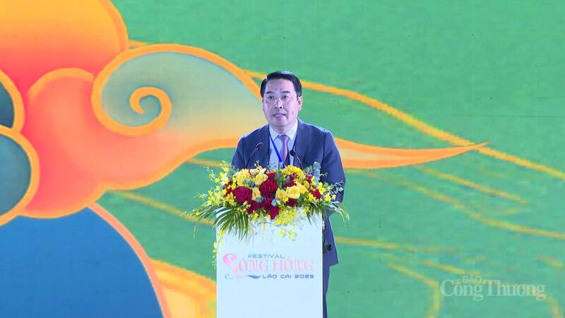 Ông Nguyễn Tuấn Anh, Phó Bí thư Tỉnh ủy, Chủ tịch UBND tỉnh Lào Cai phát biểu khai mạc.