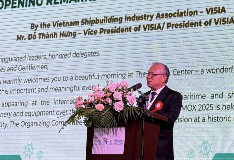 Ông Đỗ Thành Hưng - Phó Chủ tịch Hội Khoa học Kỹ thuật Công nghiệp Tàu thủy Việt Nam VISIA phát biểu tại lễ khai mạc.