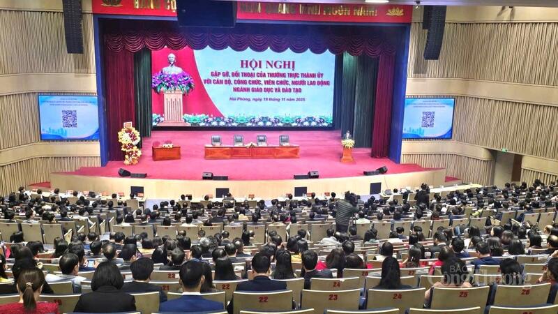 Các đại biểu tham gia hội nghị