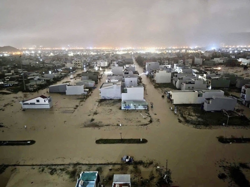 Suốt đêm 18 đến rạng sáng 19/11, nước lũ dâng nhanh đã nhấn chìm nhiều khu vực trên địa bàn tỉnh Gia Lai.