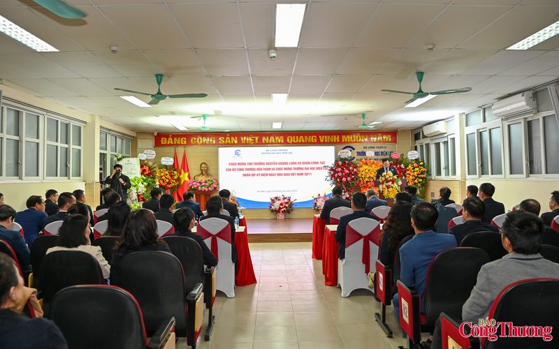 Toàn cảnh buổi lễ. Ảnh: Nam Nguyễn