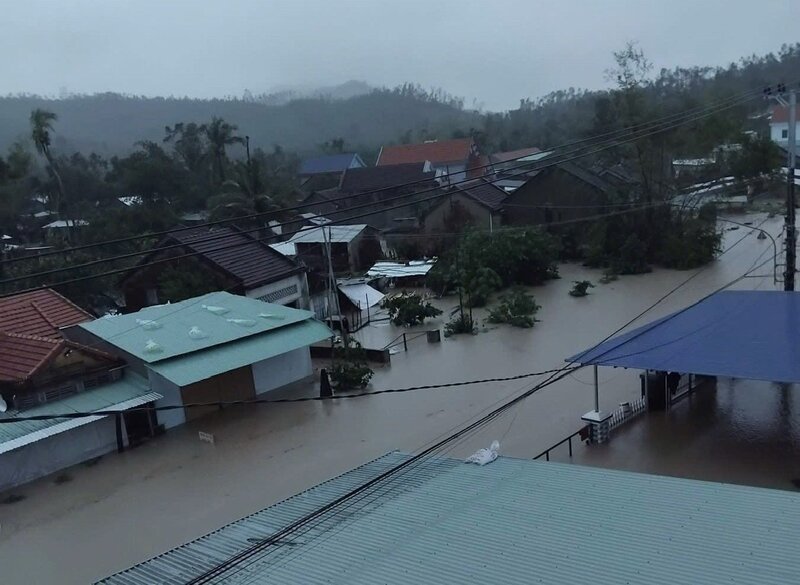 Khu vực phía Đông tỉnh Đắk Lắk mưa lớn, nhiều nơi bị ngập sâu. Ảnh: A Toàn/NNVN