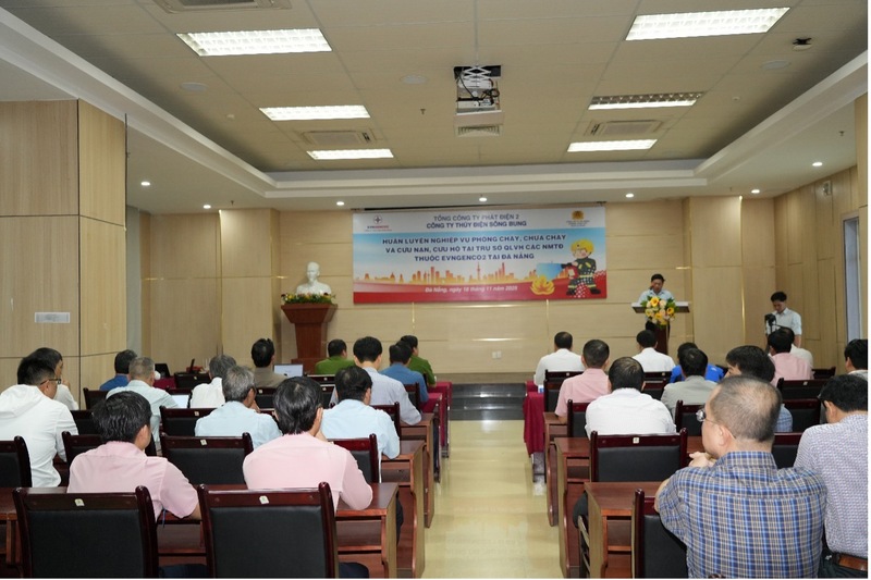 Quang cảnh buổi huấn luyện.