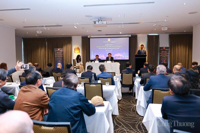 Toàn cảnh diễn đàn.