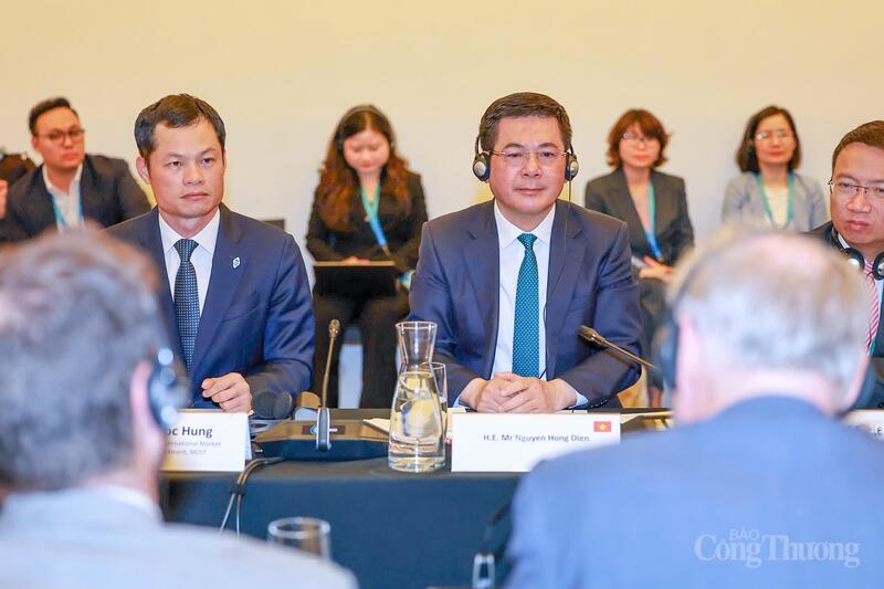 Các Bộ trưởng nhấn mạnh nhu cầu hợp tác cùng nhau trong (i) Duy trì chuỗi cung ứng khoáng sản bền vững; (ii) Hỗ trợ mục tiêu chuyển đổi khí hậu và năng lượng của mỗi nước, (iii) Khai thác tiềm năng lớn để tăng cường hợp tác đầu tư trong năng lượng và khoáng sản quan trọng.