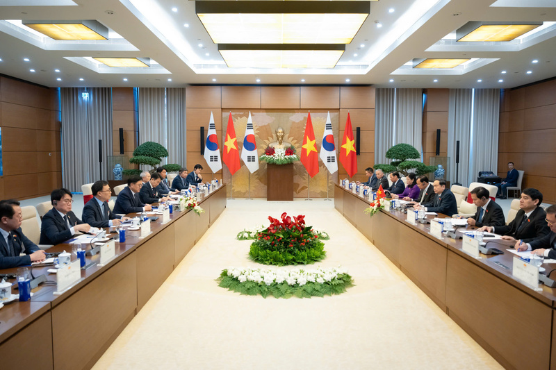 Chủ tịch Quốc hội Trần Thanh Mẫn và Chủ tịch Quốc hội Hàn Quốc Woo Won Shik tiến hành hội đàm. Ảnh: VPQH.