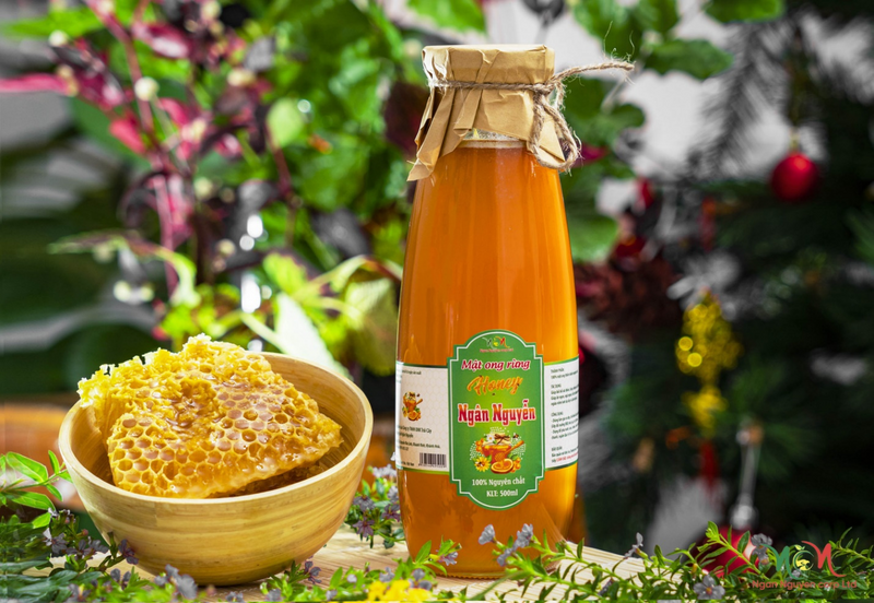 Mật ong rừng Khánh Vĩnh được khách hàng đánh giá cao.