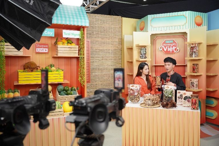 Shopee hợp tác cùng Sở Công Thương tỉnh Thái Nguyên và các doanh nghiệp tiêu biểu của tỉnh tổ chức phiên livestream hưởng ứng Online Friday 2025.