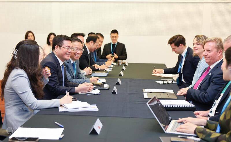 কর্মসভাটি একটি উন্মুক্ত এবং সহযোগিতামূলক পরিবেশে অনুষ্ঠিত হয়েছিল। ছবি: নগুয়েন মিন