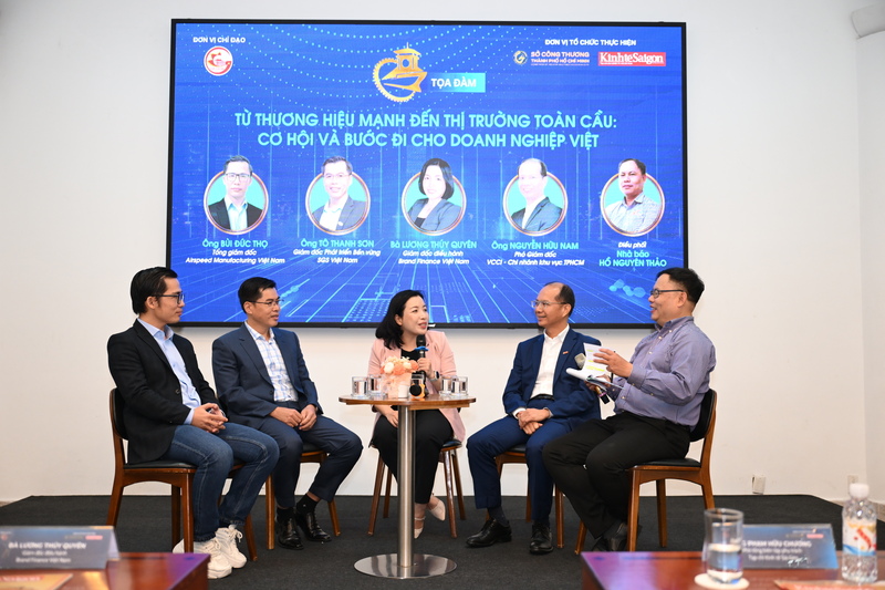 Các diễn giả tham dự sự kiện.