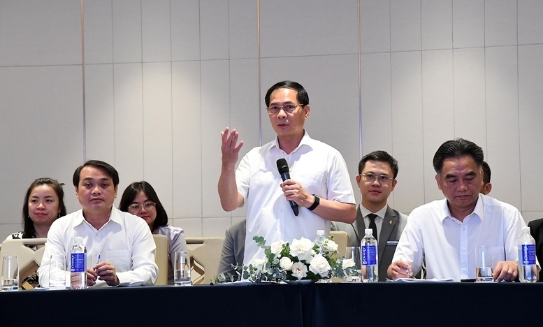 Phó Thủ tướng yêu cầu mọi công tác chuẩn bị phải hoàn thành trước ngày 24/11, bảo đảm Diễn đàn được tổ chức trọng thị, hiếu khách, thành công. Ảnh: VGP