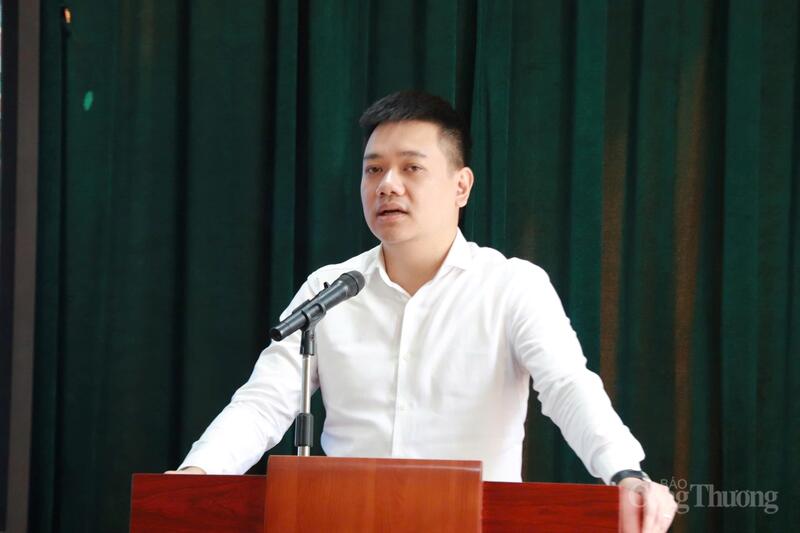 Dr. Lam Tuan Hung vom Zentrum für Aus- und Weiterbildung in Industrie und Handel hielt einen Vortrag auf dem Seminar. Foto: Thanh Tuan