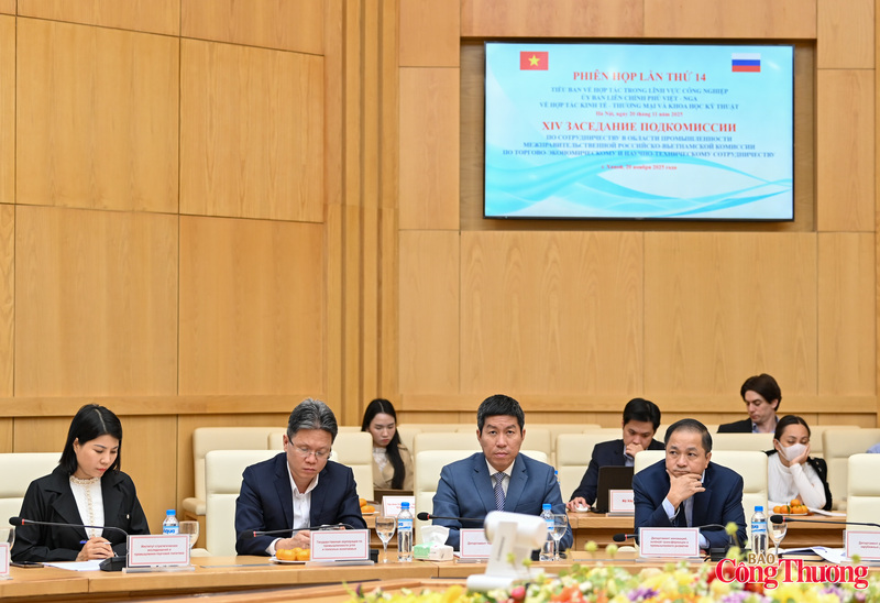 Các đại biểu Bộ Công Thương cùng tham dự phiên họp.