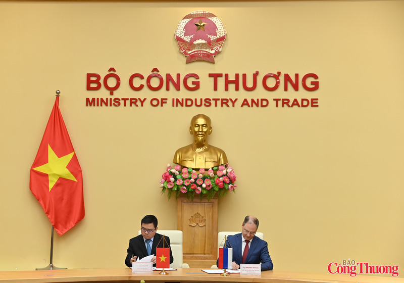 Kết thúc phiên họp của Tiểu ban, Thứ trưởng Trương Thanh Hoài và Thứ trưởng Alexey Vladimirovich Gruzdev đã thay mặt Bộ Công Thương Việt Nam và Liên bang Nga ký Bản ghi nhớ giữa Bộ Công Thương hai nước về hợp tác nghiên cứu khoa học, phát triển công nghệ và đổi mới sáng tạo trong lĩnh vực công nghiệp, có thời hạn là 5 năm kể từ ngày ký.