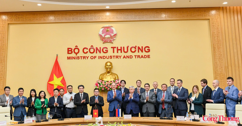 Các đại biểu tham dự sự kiện. Ảnh: Nam Nguyễn