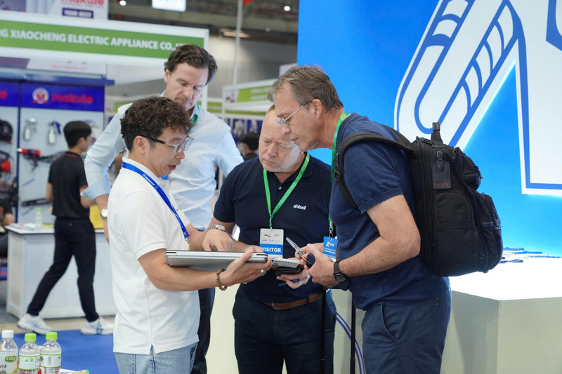 Triển lãm là cơ hội mở rộng giao thương, xúc tiến thị trường cho doanh nghiệp. Ảnh: Vinexad