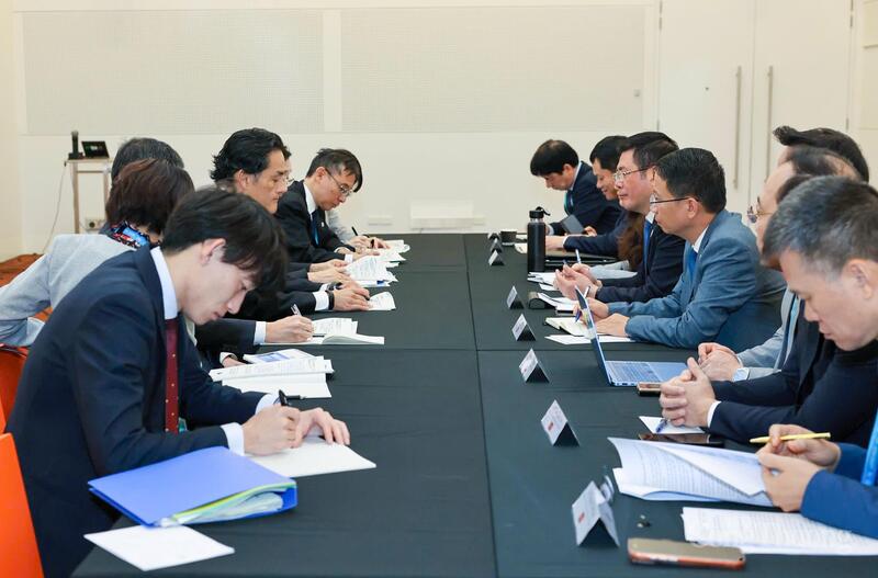 Quang cảnh buổi làm việc.