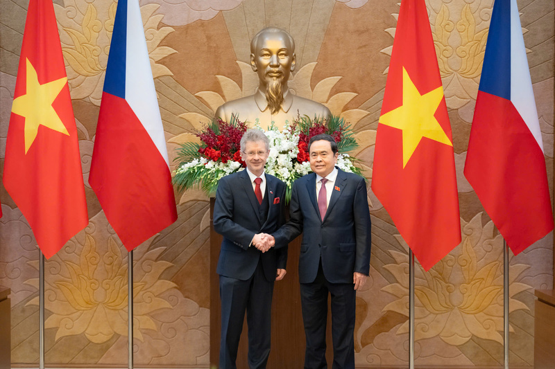 Chủ tịch Quốc hội Trần Thanh Mẫn và Chủ tịch Thượng viện Quốc hội Cộng hòa Séc Milos Vystrcil. Ảnh: VPQH