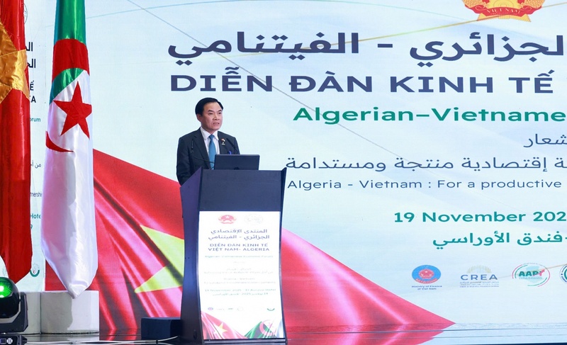 Tổng Giám đốc Petrovietnam Lê Ngọc Sơn: "Trong giai đoạn tới, Petrovietnam mong muốn thúc đẩy hợp tác thực chất với các doanh nghiệp Algeria trên 4 lĩnh vực: thăm dò khai thác dầu khí; LNG và điện khí; lọc hóa dầu và chế biến; năng lượng mới và chuyển dịch năng lượng" (Ảnh Petrovietnam)