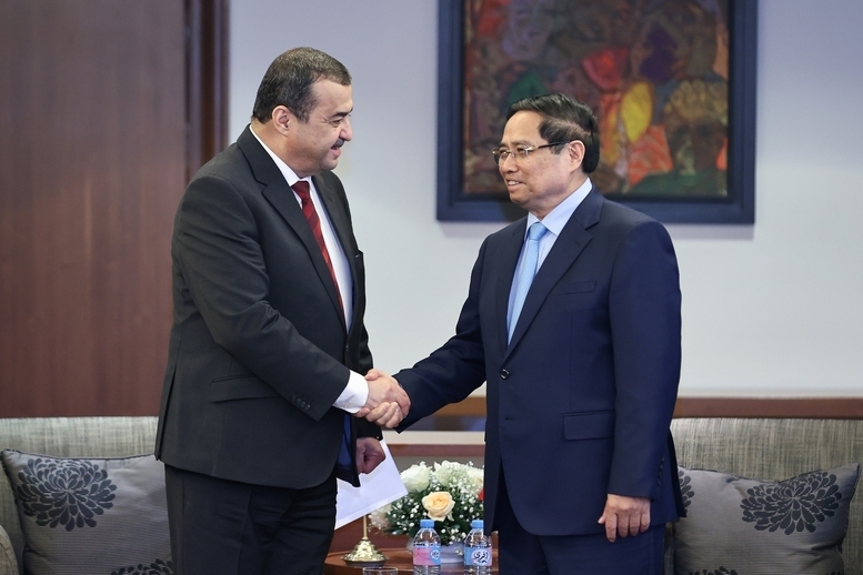 Thủ tướng Phạm Minh Chính làm việc với Bộ trưởng Bộ Dầu khí và Mỏ Algeria Mohamed Arkab cùng Chủ tịch Tập đoàn Dầu khí quốc gia Algeria (Sonatrach) - Ảnh: VGP/Nhật Bắc