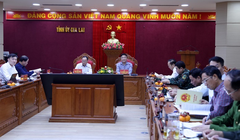 Phó Thủ tướng Lê Thành Long làm việc với lãnh đạo tỉnh Gia Lai về công tác khắc phục hậu quả thiên tai - Ảnh: VGP/Đức Tuân