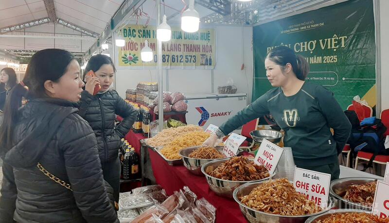Produsele agricole regionale participă la Piața Vietnameză din comuna Thanh Oai (Hanoi). Foto: N.H.