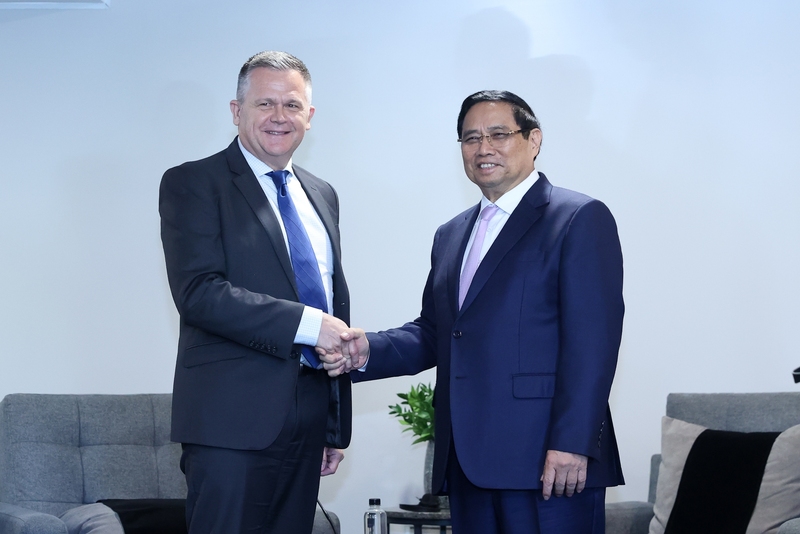 Thủ tướng Phạm Minh Chính và ông De Villiers Engelbrecht, Giám đốc điều hành hãng hàng không Airlink. Ảnh: VGP/Nhật Bắc