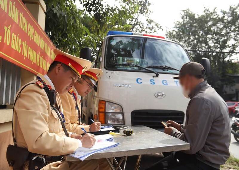 Tất cả các trường hợp vi phạm đều lập biên bản và tạm giữ phương tiện để xử lý theo quy định. Ảnh: Ngọc Tiến