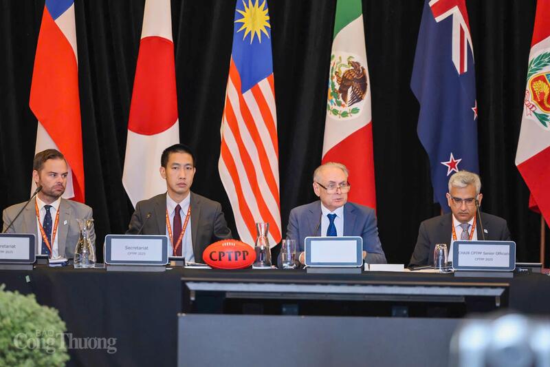 คณะกรรมการบริหารการประชุม ภาพโดย: เหงียน มินห์