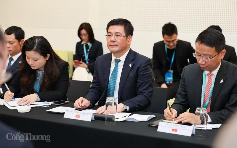 Chùm ảnh: Bộ trưởng Nguyễn Hồng Diên làm việc với Cao uỷ Thương mại EU Maros Sefcovic - 2